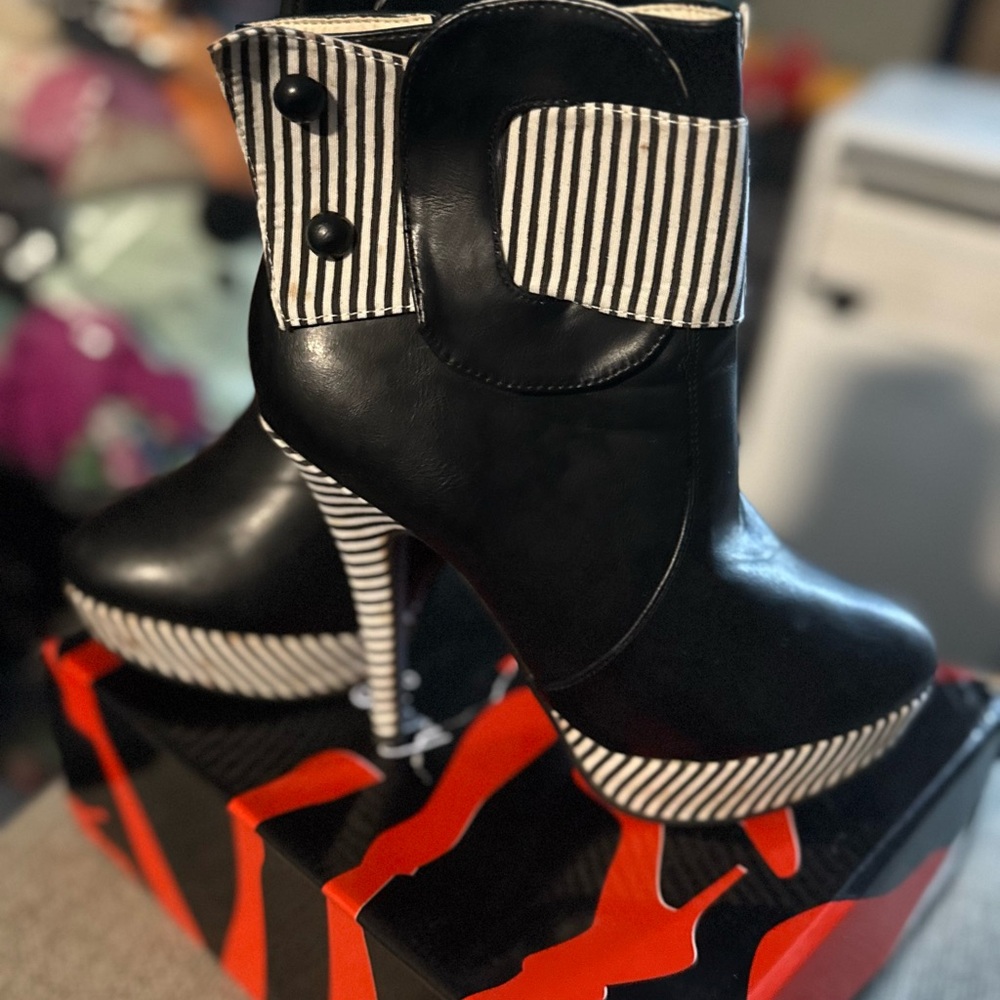 Show Story Women's Heel Boots